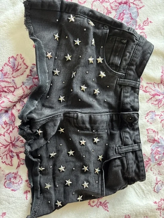 BLACKHEART || Hot Topic Shorts - Picture 4 of 4